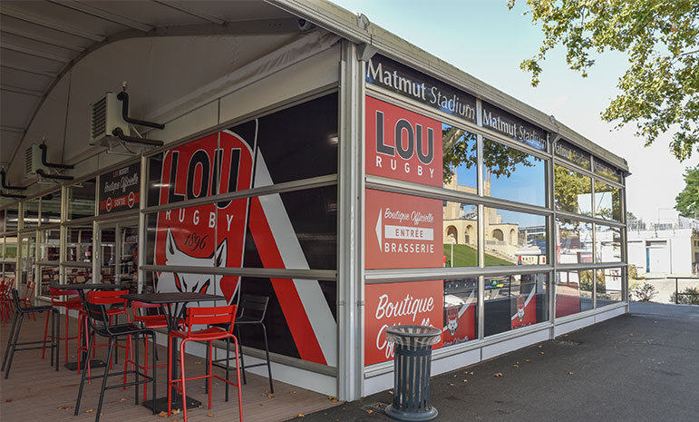 Adhésif personnalisé pour bardage et porte