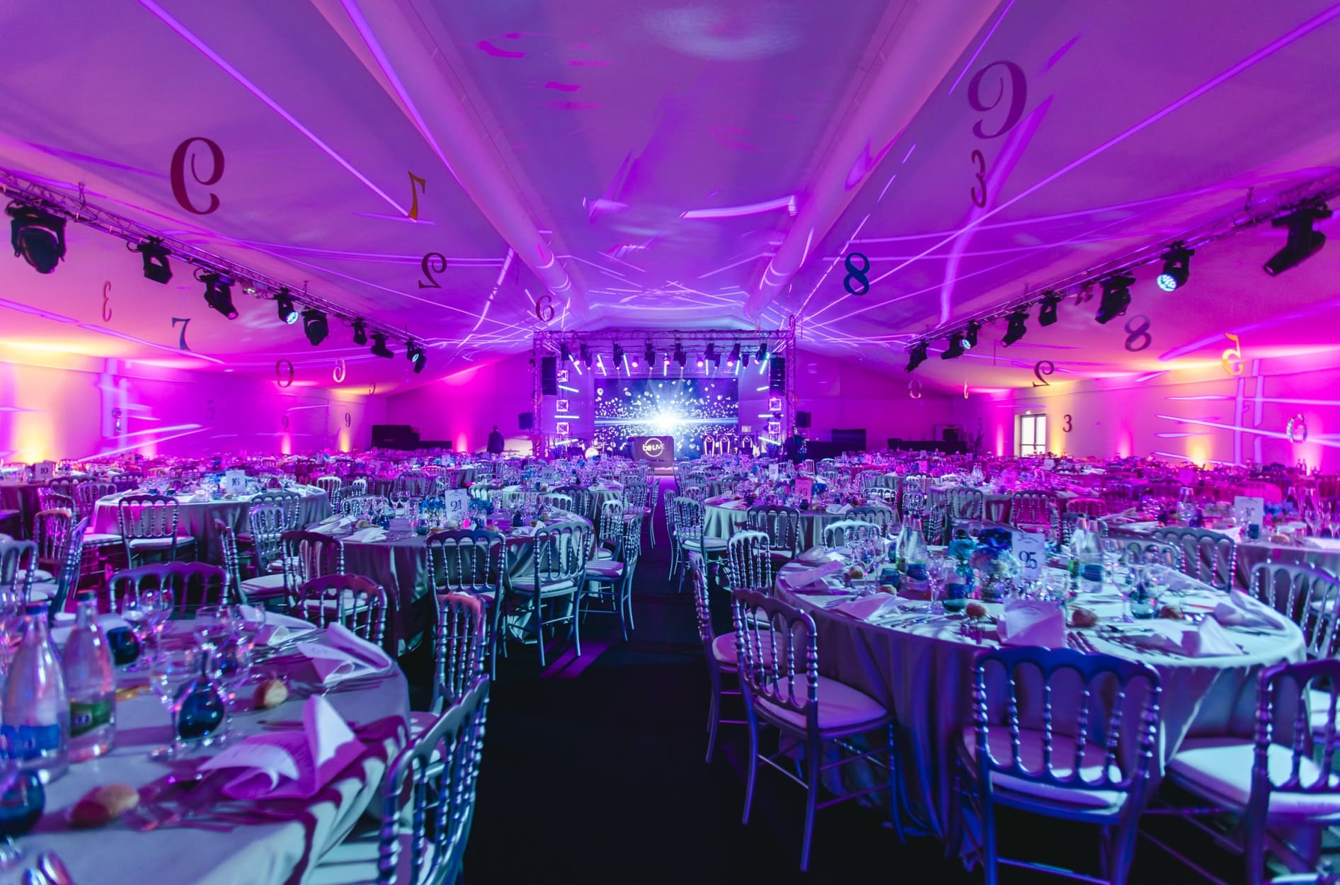 Vue intérieure tente événementielle aménagée - Gala Franck Muller 