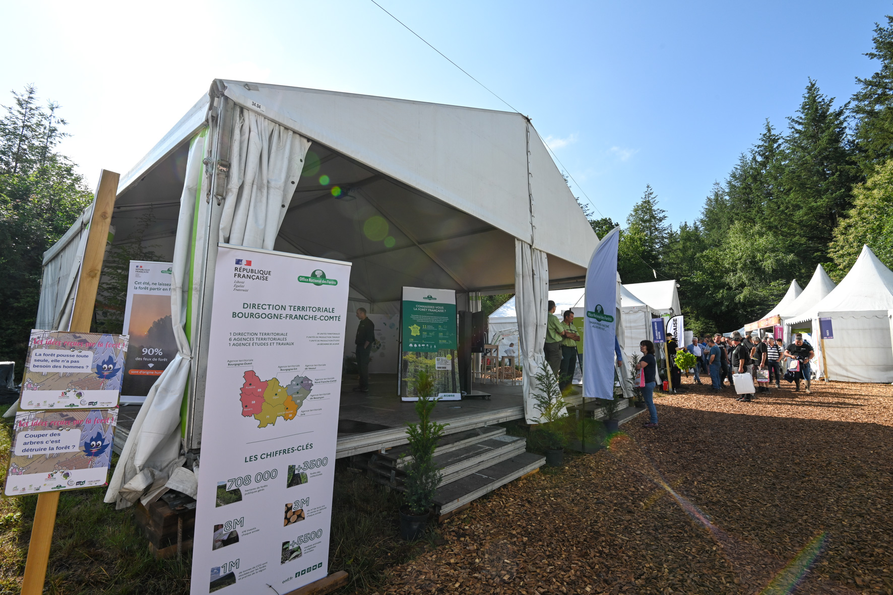 Chapiteau bipente avec plancher - EUROFOREST