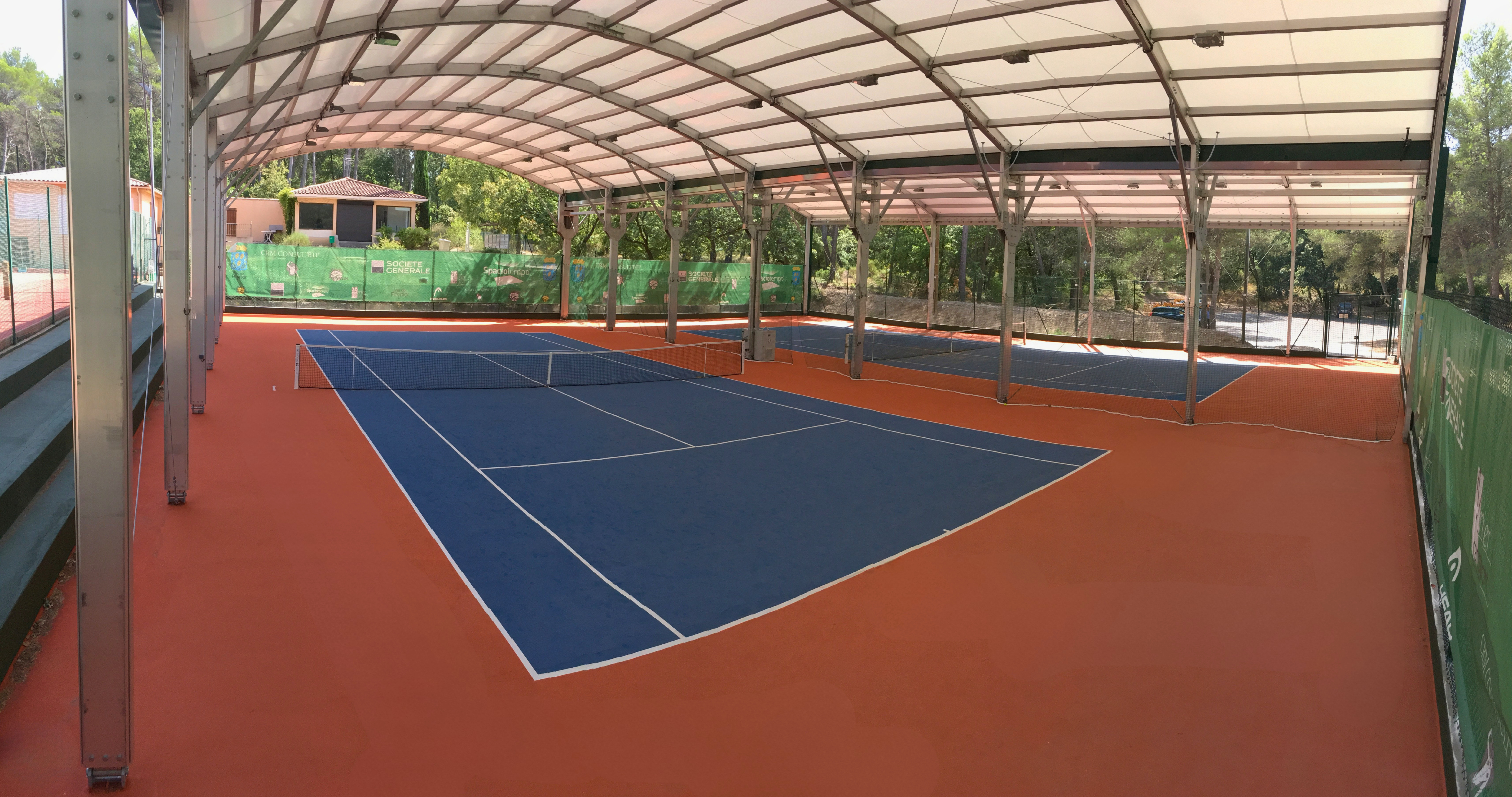 Terrain de tennis