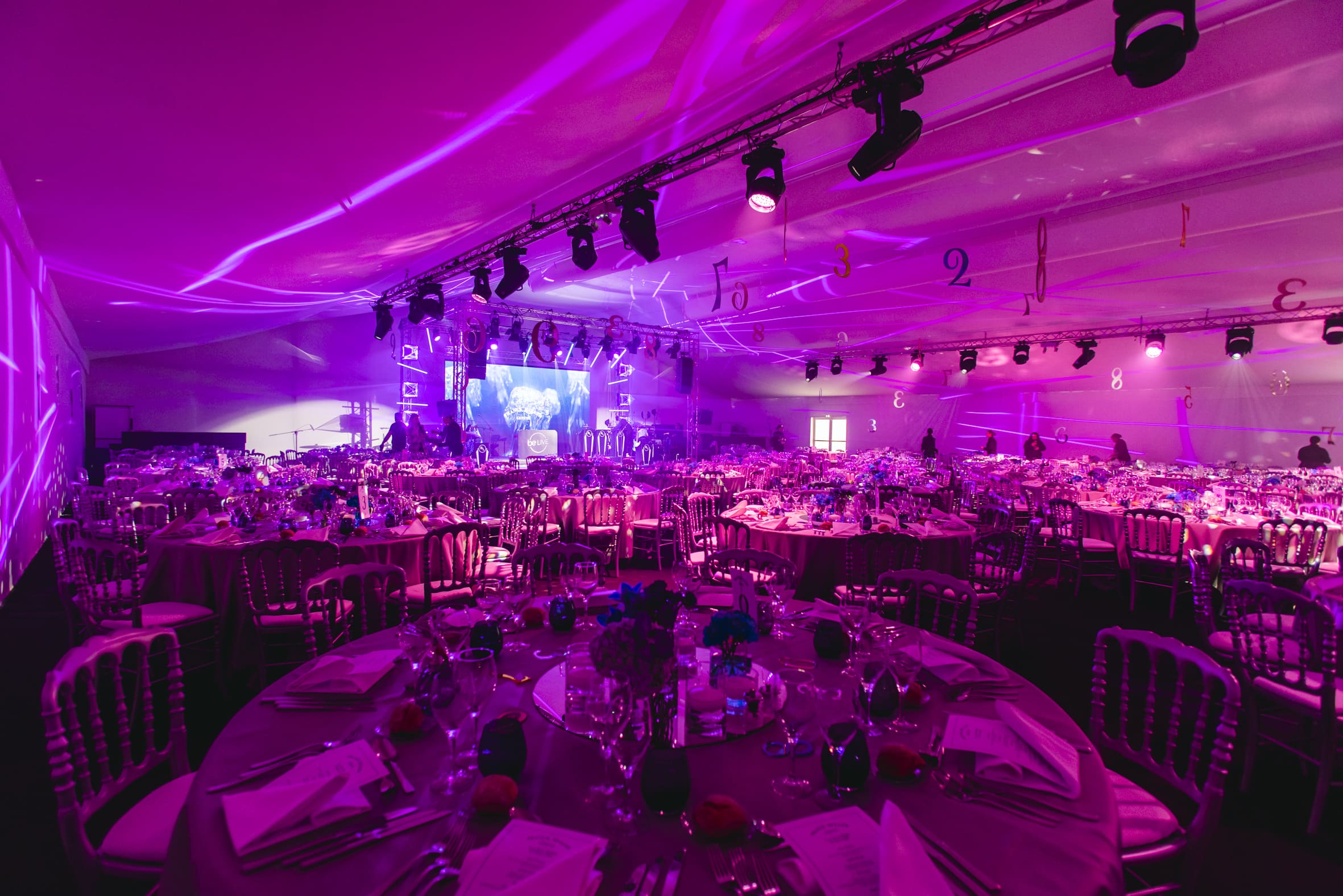 Vue intérieure tente événementielle aménagée - Gala Franck Muller 