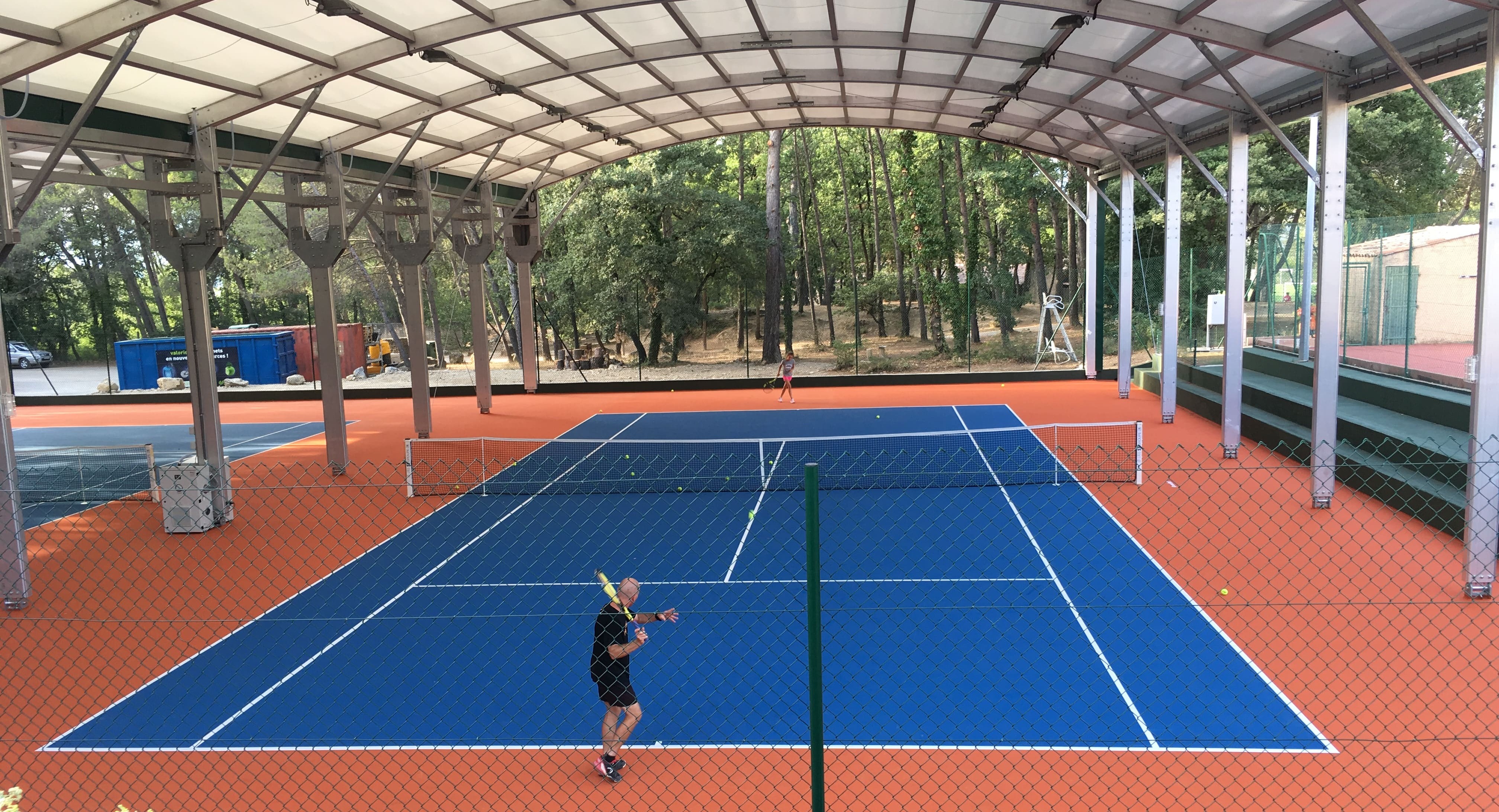 Terrain de tennis