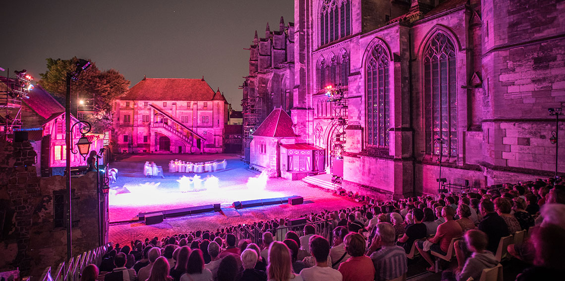 Festival historique de Meaux - Installation de tribunes