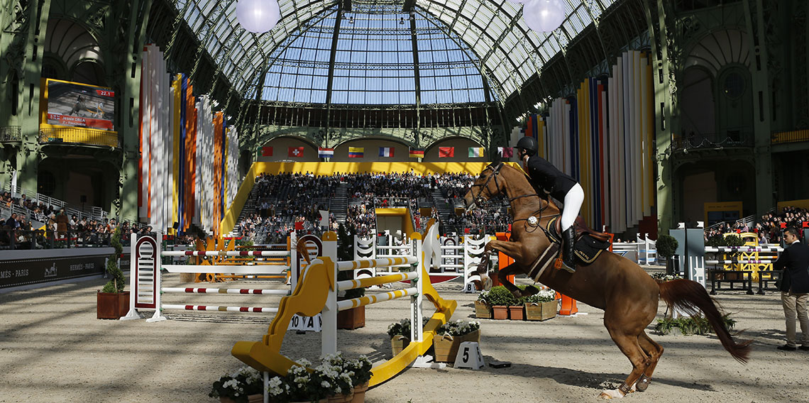 Saut Hermès - installation de tribunes