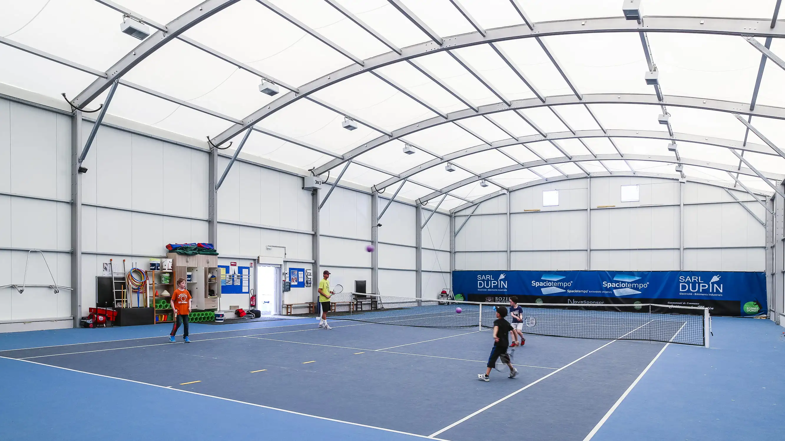 Terrain de tennis