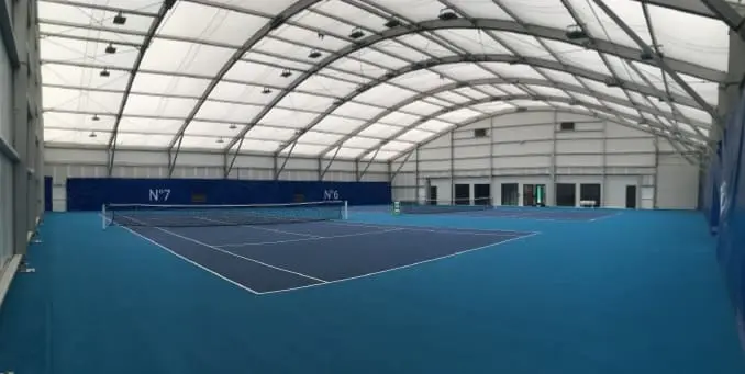Terrain de tennis