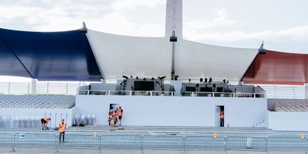 Location podium couvert - Défilé du 14 juillet