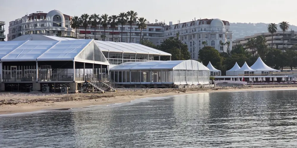 Cannes Lions 2025_Structure double étage plage