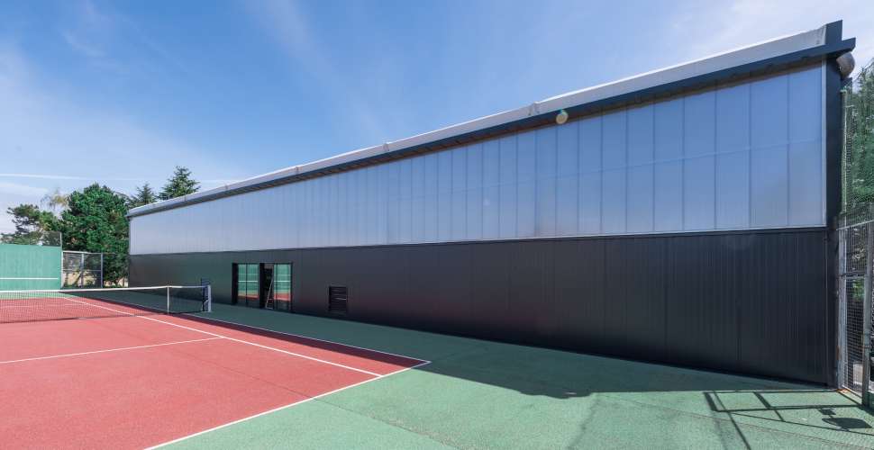 Couverture d'un terrain de tennis - project designer