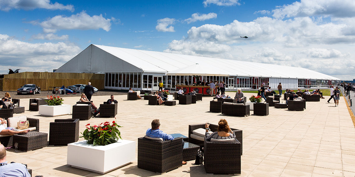 British Grand Prix - structure double étage offrant une vue panoramique aux spectateurs